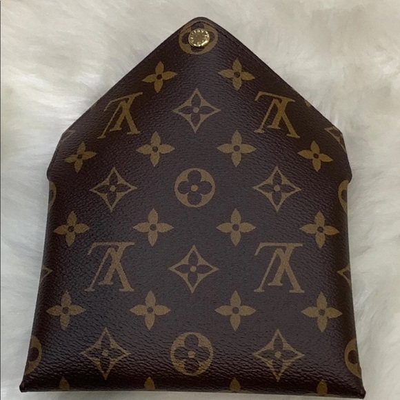 Louis Vuitton Medium Kirigami - Picture 2 of 3